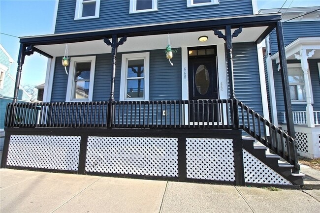 Photo - 668 Thames St