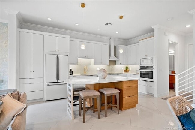 Photo - 521 SW Ocean Blvd