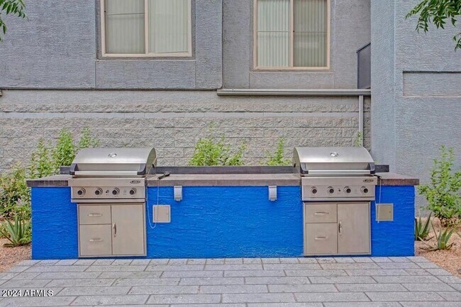 Photo - 1033 N Parkside Dr Unit 2