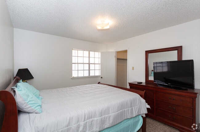 2BR 1.5BA - 1,400 SF - Marvin Gardens Apartments