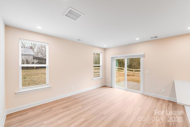 Photo - 645 Brookwood St