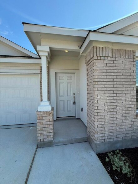 Photo - 104 Donnington Dr