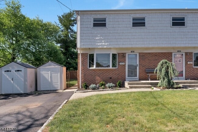 Building Photo - 640 Desota Dr