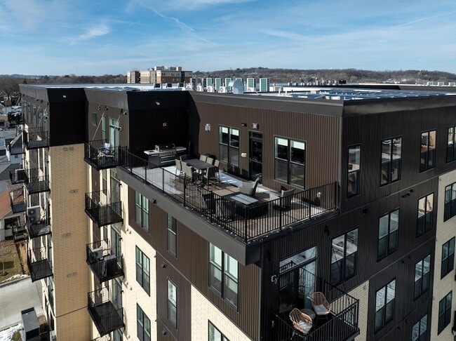 Photo - 28 7th St NE