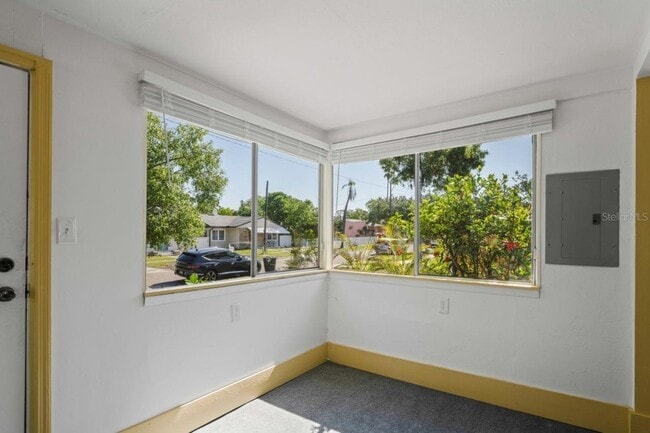 Photo - 403 Princess St