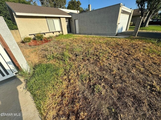 Building Photo - 2259 N Hietter Ave