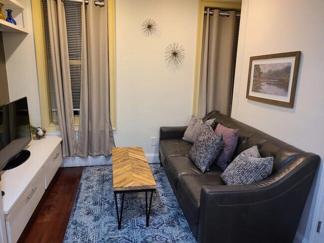 Building Photo - 10o Blossom St Unit SI ID1364243P