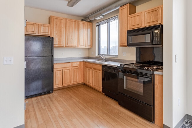 2BR, 2BA - 998 SF - Stone Arch I