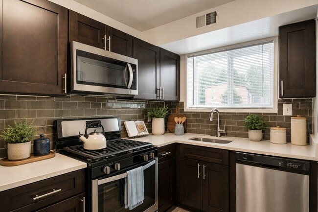 Photo - Lynbrook at Mark Center Apartment Homes