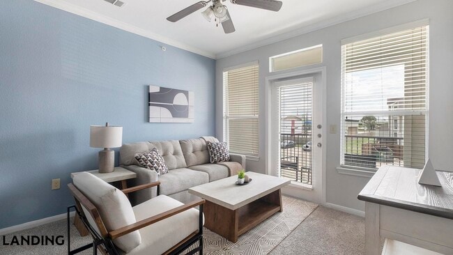 Building Photo - 14807 Woodland Hills Dr Unit 6202