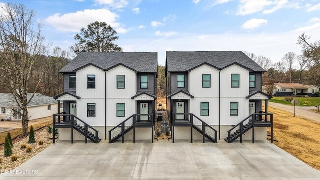 Building Photo - 8306 Lobelia Ln