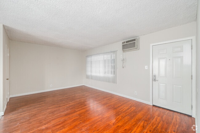 1BR, 1BA - 730SF - Living Room - 19248 Bryant St
