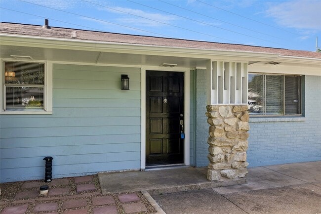 Photo - 1905 Brookview Dr