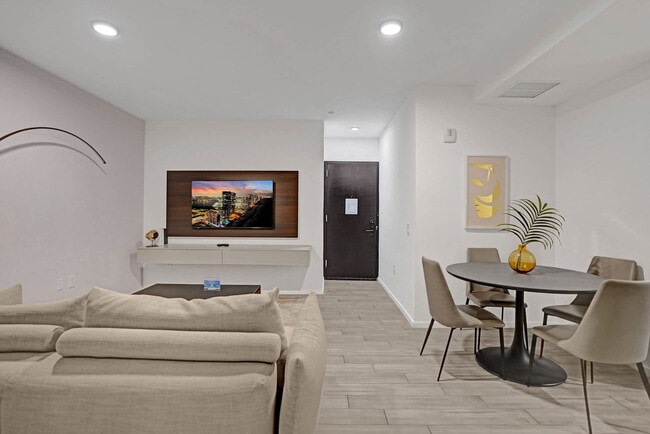 Building Photo - 398 NE 5th St Unit SI FL47-ID1504014P
