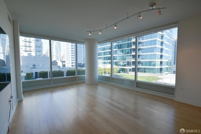 Building Photo - 425 1st St Unit 807
