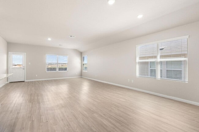 Photo - 2831 Calandra Lark