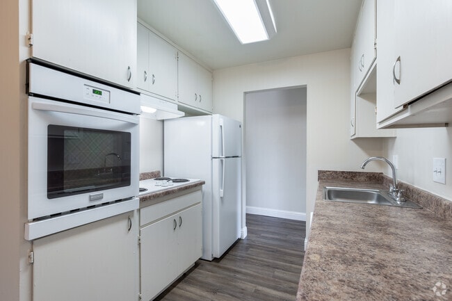 3BR, 2BA - Residence 3 - Marina Plaza