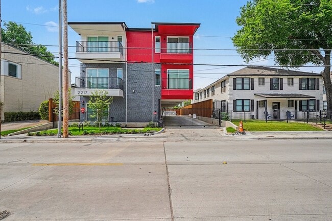 Photo - 2217 N Fitzhugh Ave Unit 302