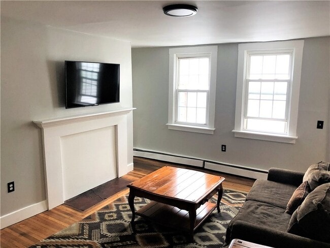 Photo - 283 Spring St