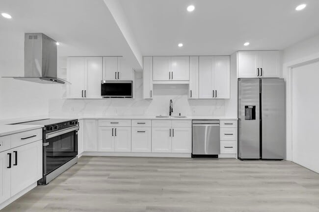 Building Photo - 3050 N Palm Aire Dr Unit 704