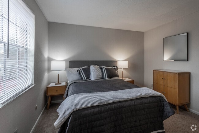 2 Br, 1 Ba - 781 SF - Lyn Village