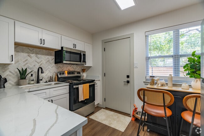 2BR, 1BA - 725SF - Kitchen - Century Apartments
