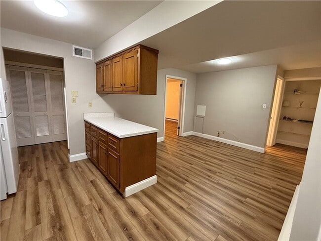 Photo - 825 10th Ave