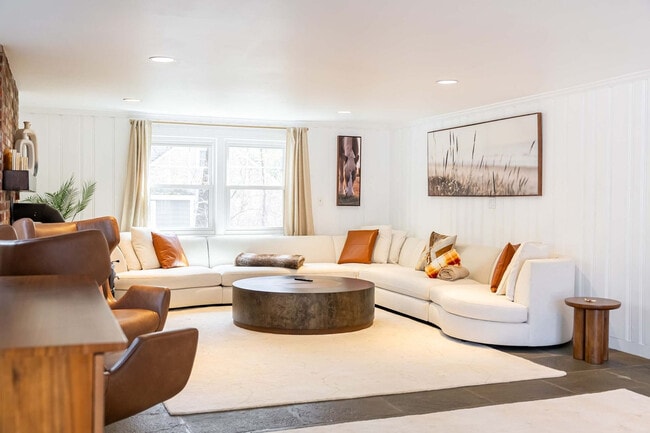 Building Photo - 78 Claypit Hill Rd Unit SI ID1271279P