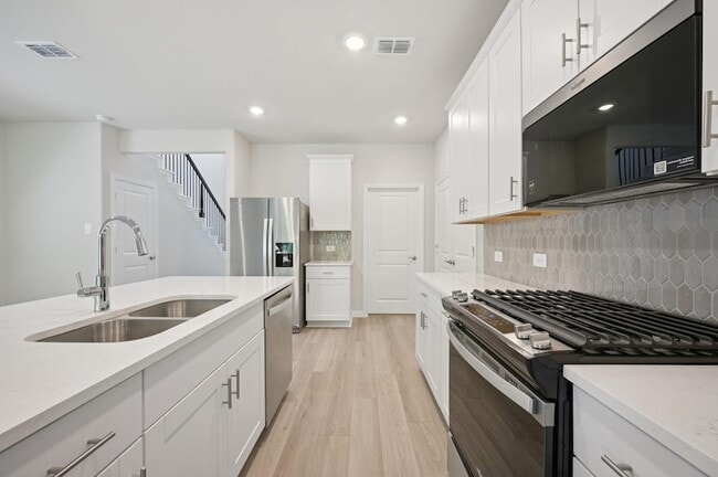 Photo - 608 Clover Crk Dr