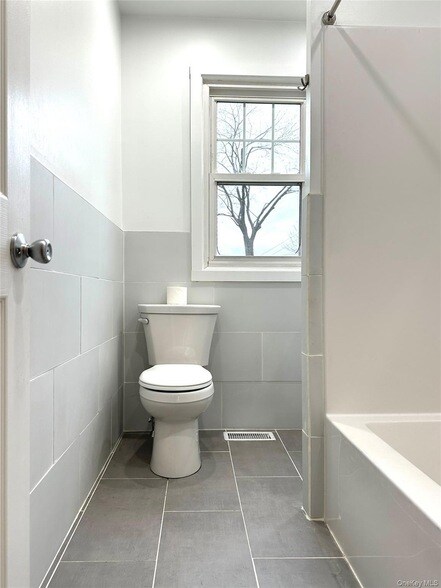 Photo - 37 Church St Unit 1