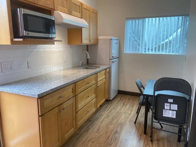 Photo - 1445 Revere Ave Unit 2