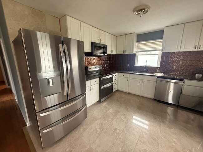 Photo - 628 Locust St NW