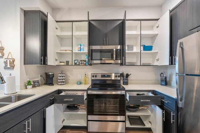 Photo - 711 W Broadway Rd Unit SI ID1366975P