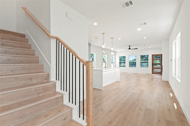 Photo - 420 N Moore St