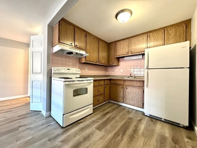 Building Photo - 7 Old Colony Ln Unit 4