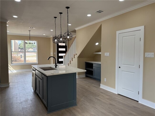 Photo - 807 S Coulter Dr