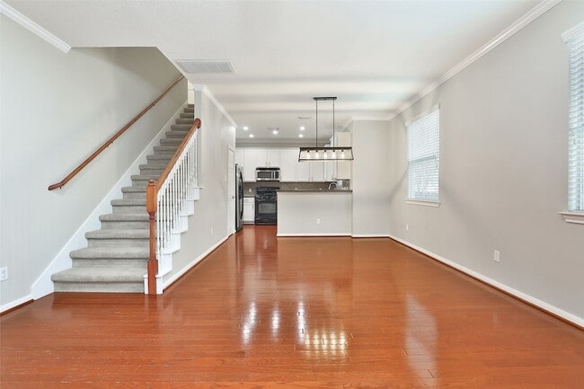 Building Photo - 1422 W 24th St