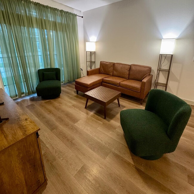 Building Photo - 1301 Leah Ave Unit FL1-ID1355780P