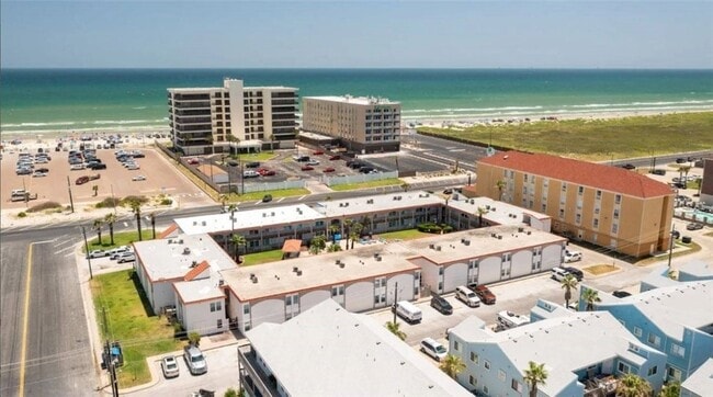 Building Photo - 15005 Windward Dr Unit 121