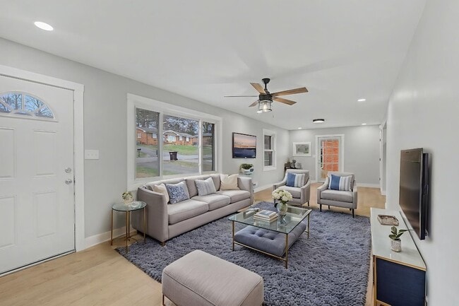 Photo - 534 Rosewood Dr