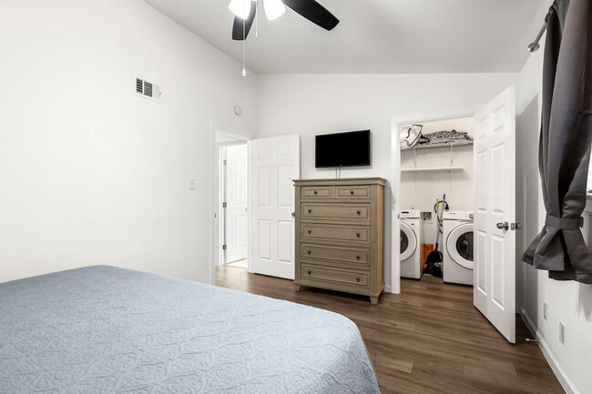 Photo - 710 W 34th St Unit ID1385486P