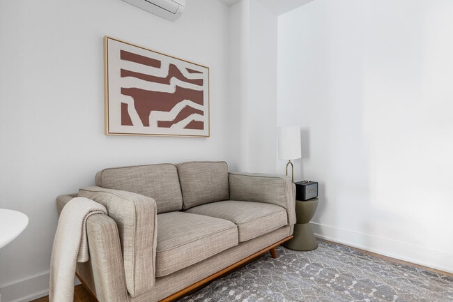 Building Photo - 307 W 39th St Unit FL2-ID2110