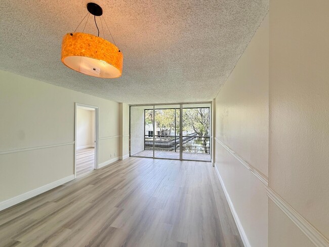 Photo - 113 Royal Pk Dr Unit 2C