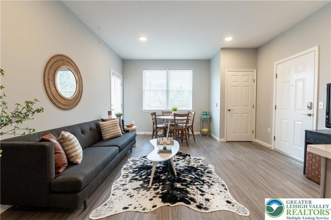 Photo - 948 N Front St Unit B-4