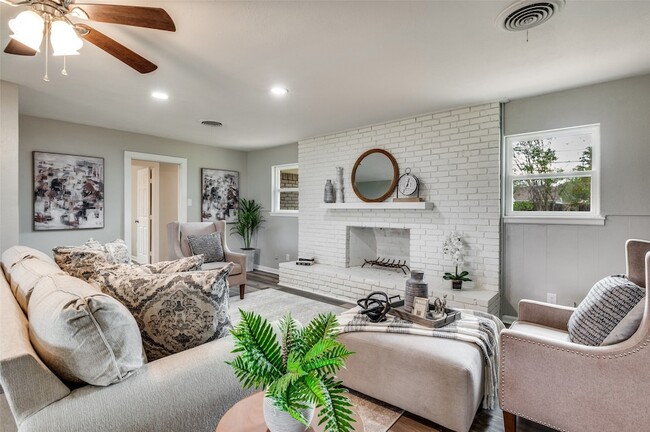 Photo - 4820 Briarwood Ln