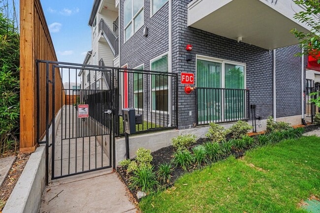 Photo - 2217 N Fitzhugh Ave Unit 302