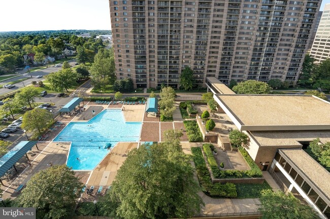 Building Photo - 5501 Seminary Rd Unit 1113S