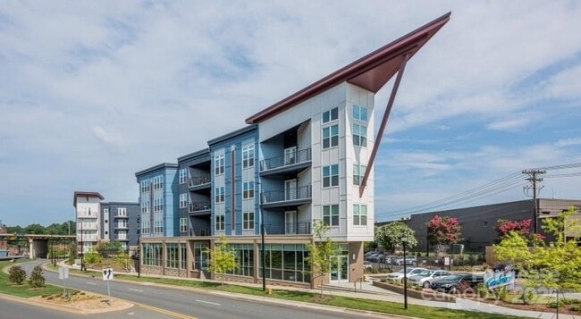 Building Photo - 606 Nc Music Factory Boulevard Unit B3