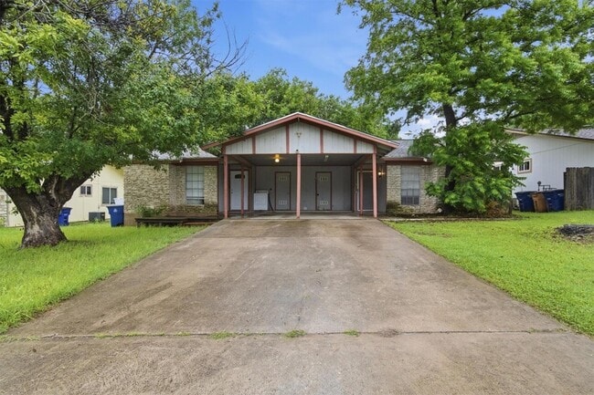 Building Photo - 6305 Emerald Forest Dr Unit B
