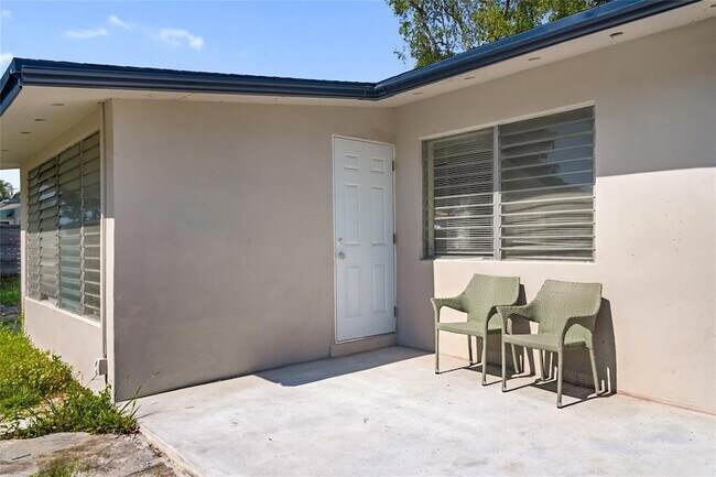 Photo - 20 NE 17th Ave